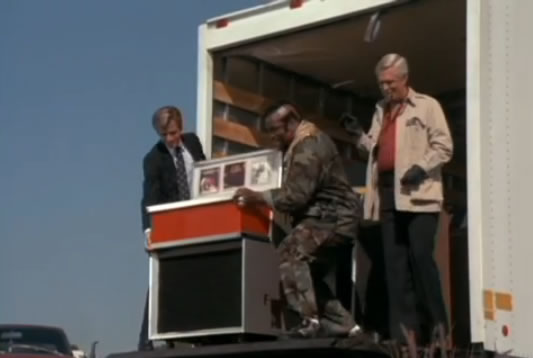 Face and Murdock dump jukeboxes in the ocean