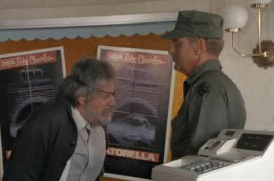 Decker meets Hannibal in an old man disguise