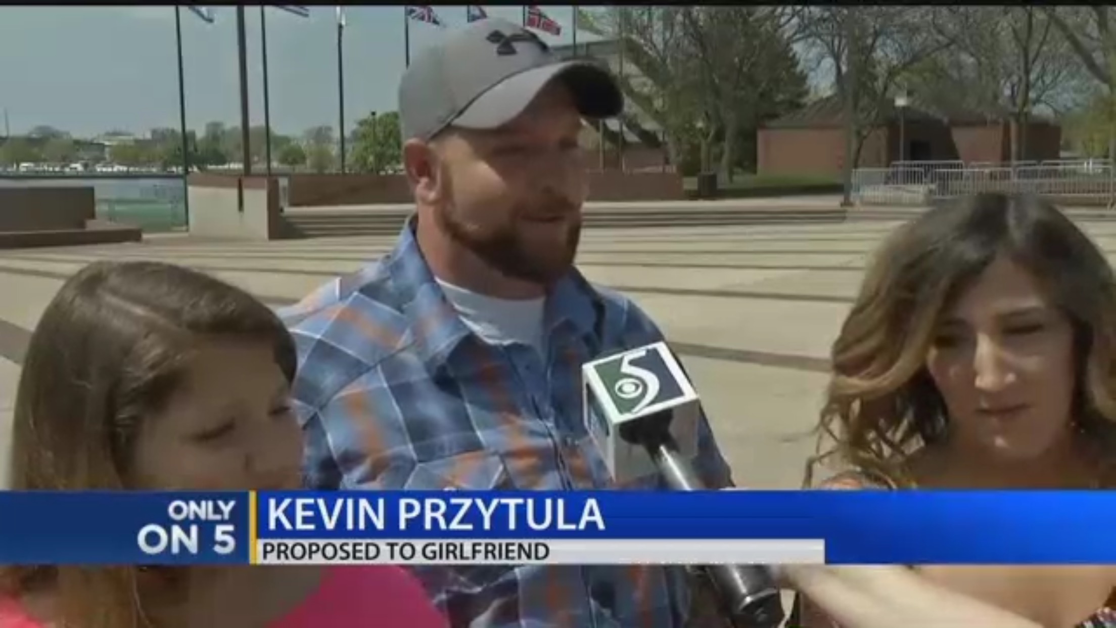 Kevin Przytula: Proposed To Girlfriend