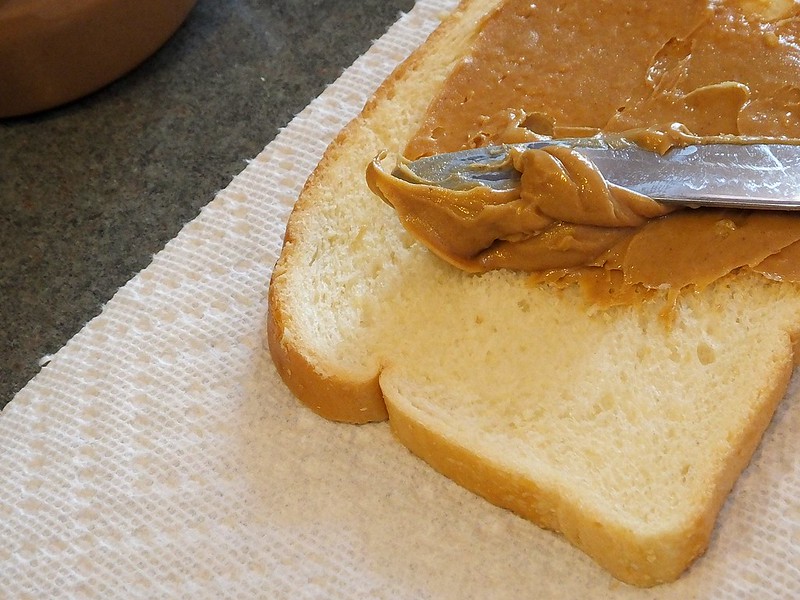 Peanut butter on bread (photo by Linda, Fortuna future via Flickr/CC)