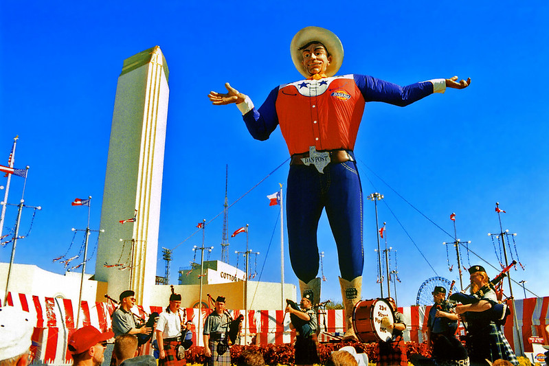 A bagpipe band performs under Big Tex at the 1999 Texas State Fair. (Photo by Steven Martin via Flickr/Creative Commons https://flic.kr/p/5qoQx7)