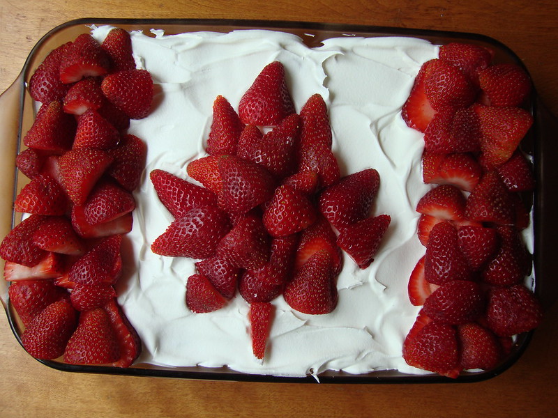 Strawberry cake in the shape of Canada's flag (photo by Zombie Leah via Flickr/CC - https://flic.kr/p/9YAvND)