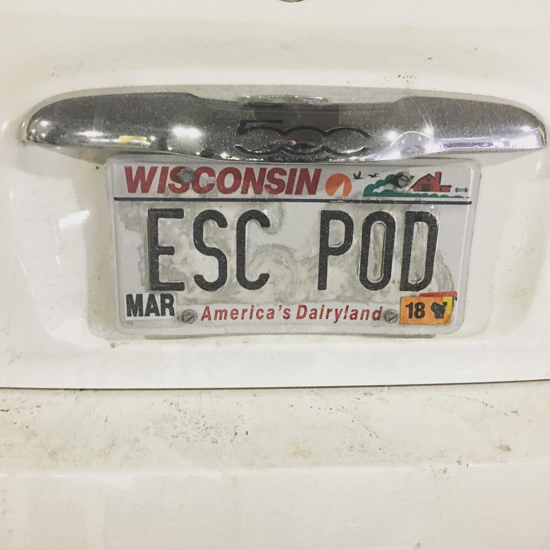 License plate reads "ESC POD"