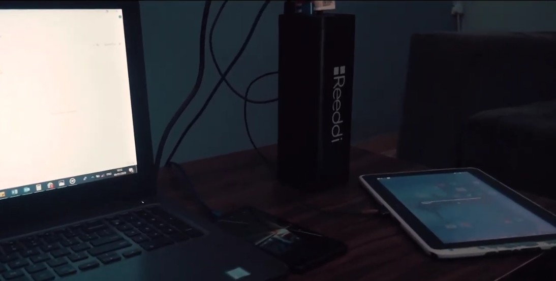 A Reedii "capsule" powering multiple tech devices (Screenshot from Reedii promotional video https://youtu.be/EHEBF4u8pog)