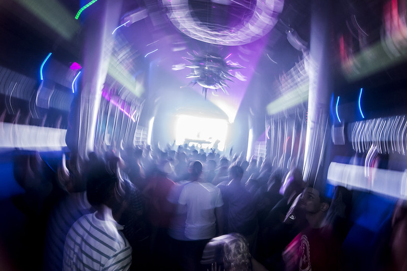 A crowded nightclub. (Photo by TVZ Design via Flickr/Creative Commons https://flic.kr/p/trNDrX)
