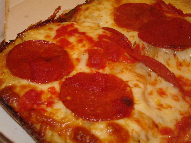 Close up on a corner slice of Detroit-style pizza (photo by joefoodie via Flickr/Creative Commons https://flic.kr/p/7xC35V)