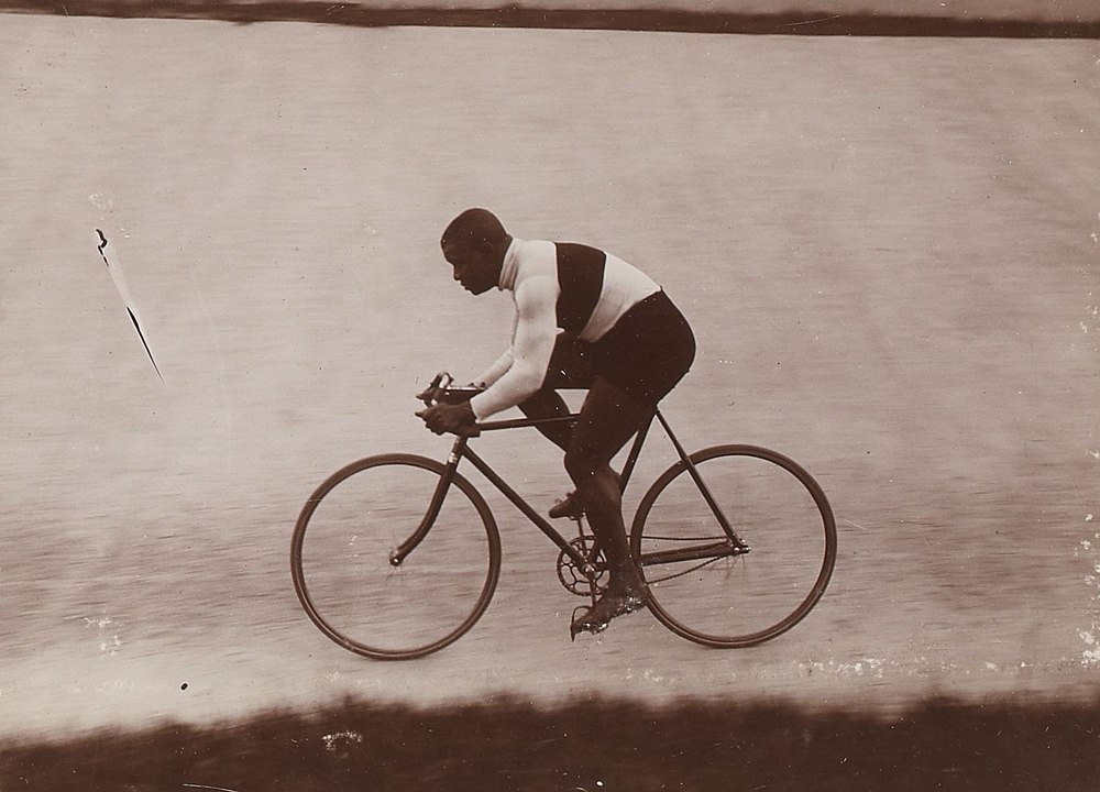 Major Taylor on his bicycle. By Jules Beau - This file comes from Gallica Digital Library and is available under the digital ID btv1b8433366m, Public Domain, https://commons.wikimedia.org/w/index.php?curid=57716467