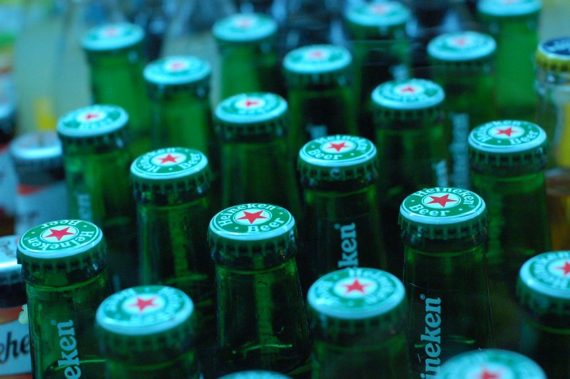 The tops of Heineken bottles. (Photo by Antonino via Flickr/Creative Commons https://flic.kr/p/2CExSJ)