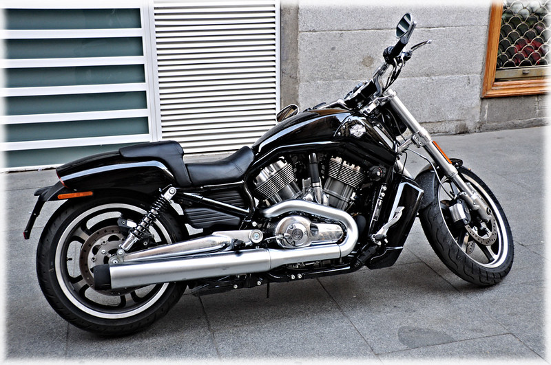 A Harley Davidson motorcycle. (Photo by Luisfel via Flickr/Creative Commons https://flic.kr/p/5L1Gpb)