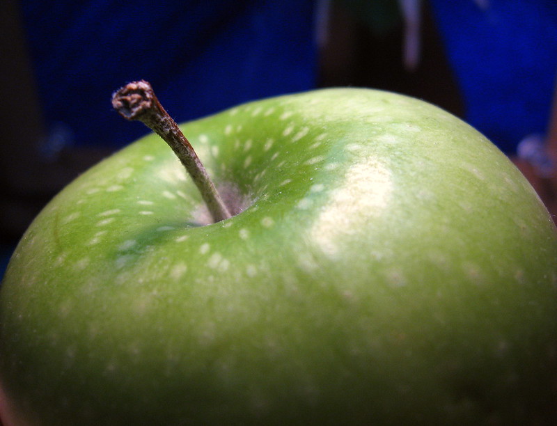 Close up of a Granny Smith apple. (Photo by Amy via Flickr/Creative Commons https://flic.kr/p/8Dqwez)