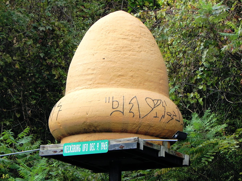 The Kecksburg Bell, aka the "Space Acorn," or the monument put up in Kecksburg, Pennsylvania in honor of the UFO incident. (Photo by Hawaiian Sea via Flickr/Creative Commons https://flic.kr/p/rHgpLi)