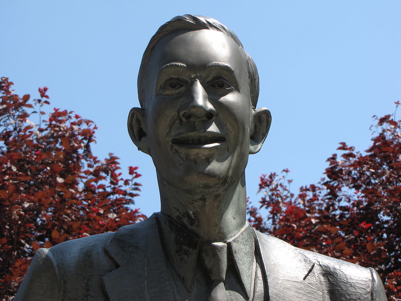 Head and shoulders of the Robert Wadlow statue in Alton, IL. (Photo by Anthony Auston via Flickr/Creative Commons https://flic.kr/p/93XbfX)