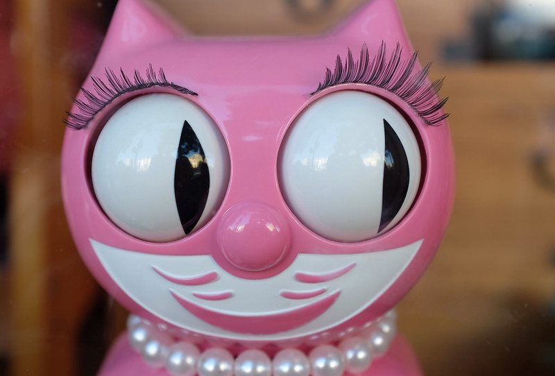 A pink cat-shaped clock with eyes that move back and forth as the clock marks time. (Photo by Jonathan McIntosh via Flickr/Creative Commons https://flic.kr/p/gQPwxM)
