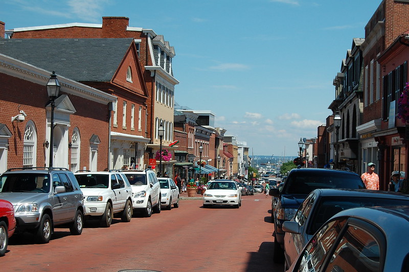 A street in downtown Annapolis, Maryland. Photo by Sonja via Flickr/Creative Commons https://flic.kr/p/6BozLQ