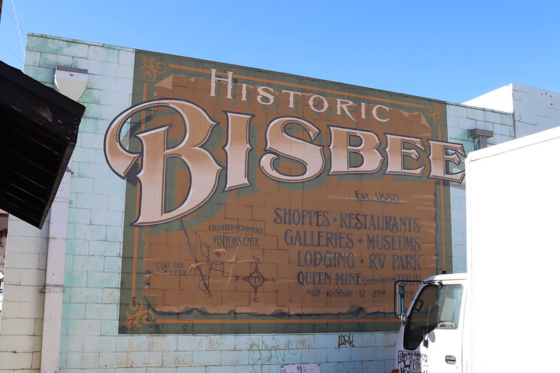 A mural welcoming visitors to "Historic Bisbee, Est. 1880." (Photo by daveynin via Flickr/Creative Commons https://flic.kr/p/2ikte6V)