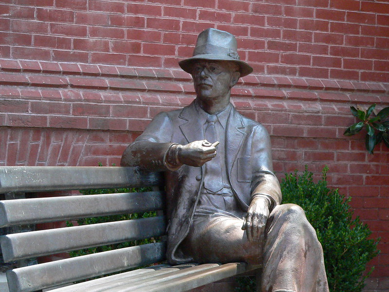 A statue of William Faulkner sitting on a bench in Oxford, Misssissippi. (Photo by John Padgett via Flickr/Creative Commons https://flic.kr/p/mvnSZ3)