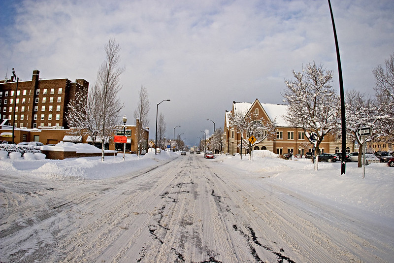 A road leading into downtown Holland, Michigan, in winter. (Photo by Fellowship of the Rich via Flickr/Creative Commons https://flic.kr/p/4nXyNk)